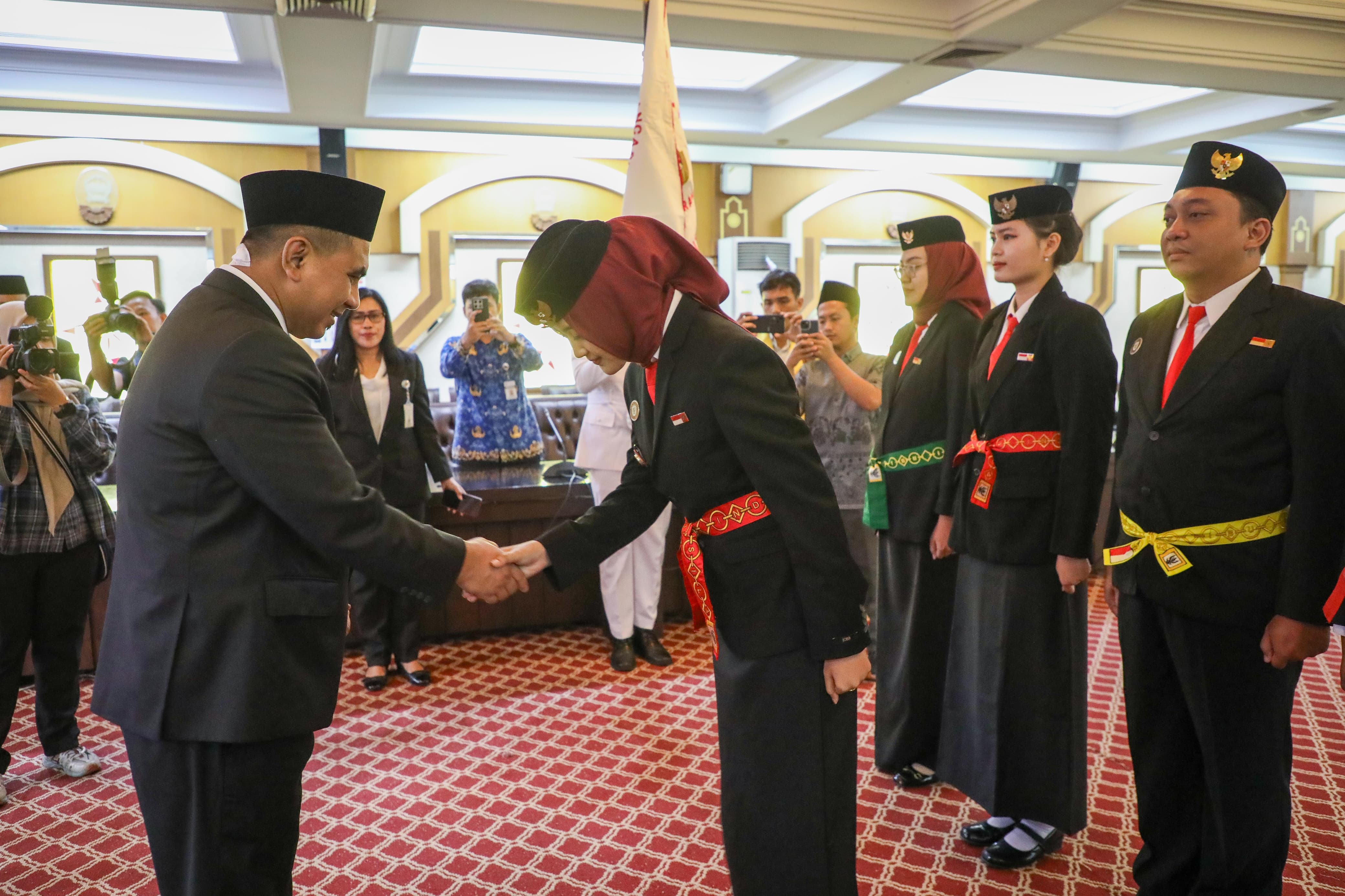 Duta Pancasila Paskibraka Jateng Dilantik, Taj Yasin Minta Jadi  Penggerak Perubahan