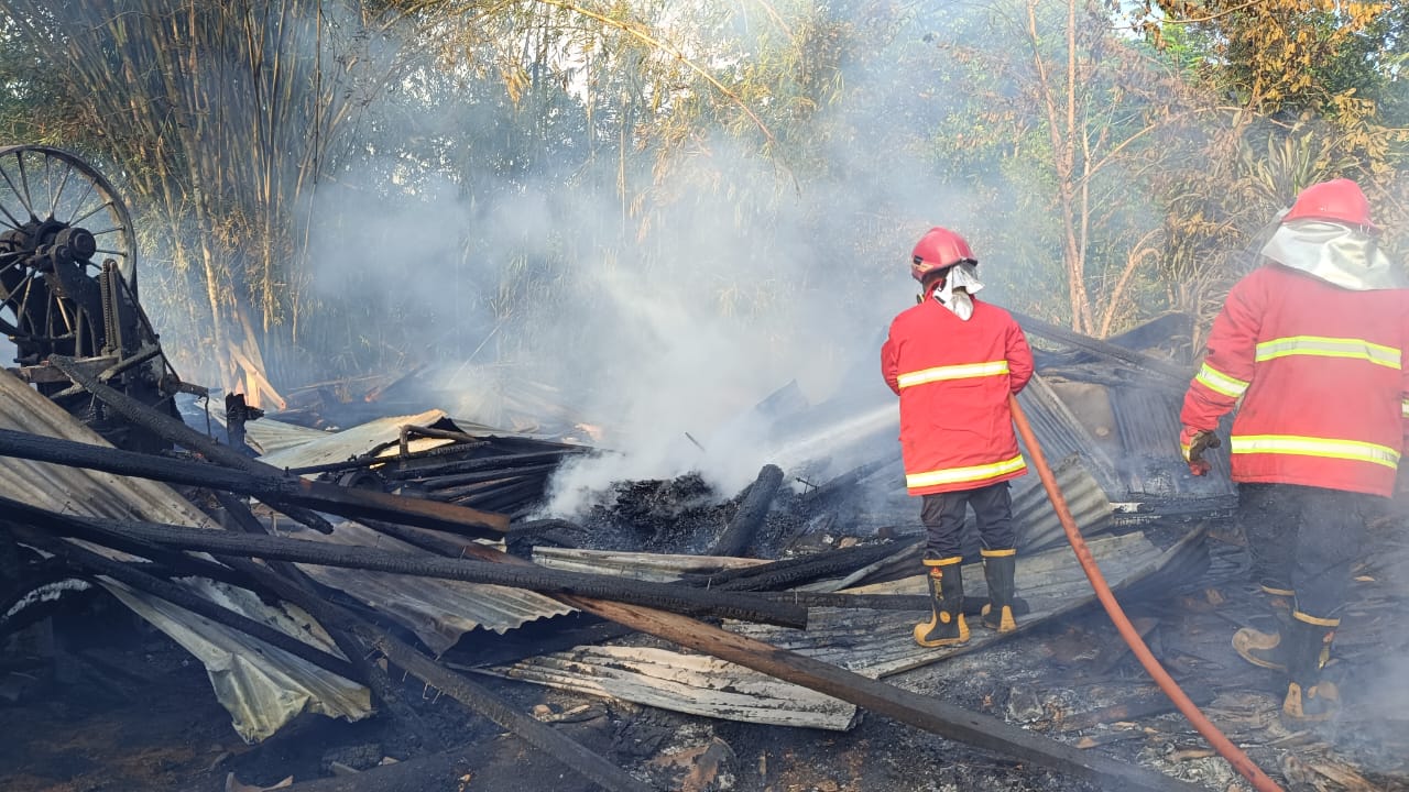 Diduga Akibat ODGJ Membakar Sampah, Gudang Pengolahan Kayu Ludes Terbakar