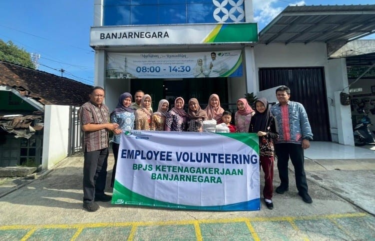 Ramadan Penuh Berkah, BPJS Ketenagakerjaan Banjarnegara Turun Berbagi Takjil
