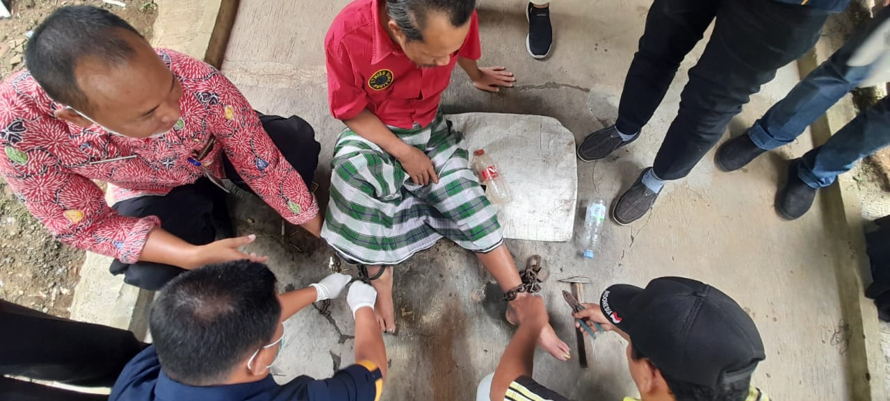 Kaki Dirantai Pasung, Lelaki ODGJ di Kedungwringin Jatilawang Akhirnya Dibebaskan