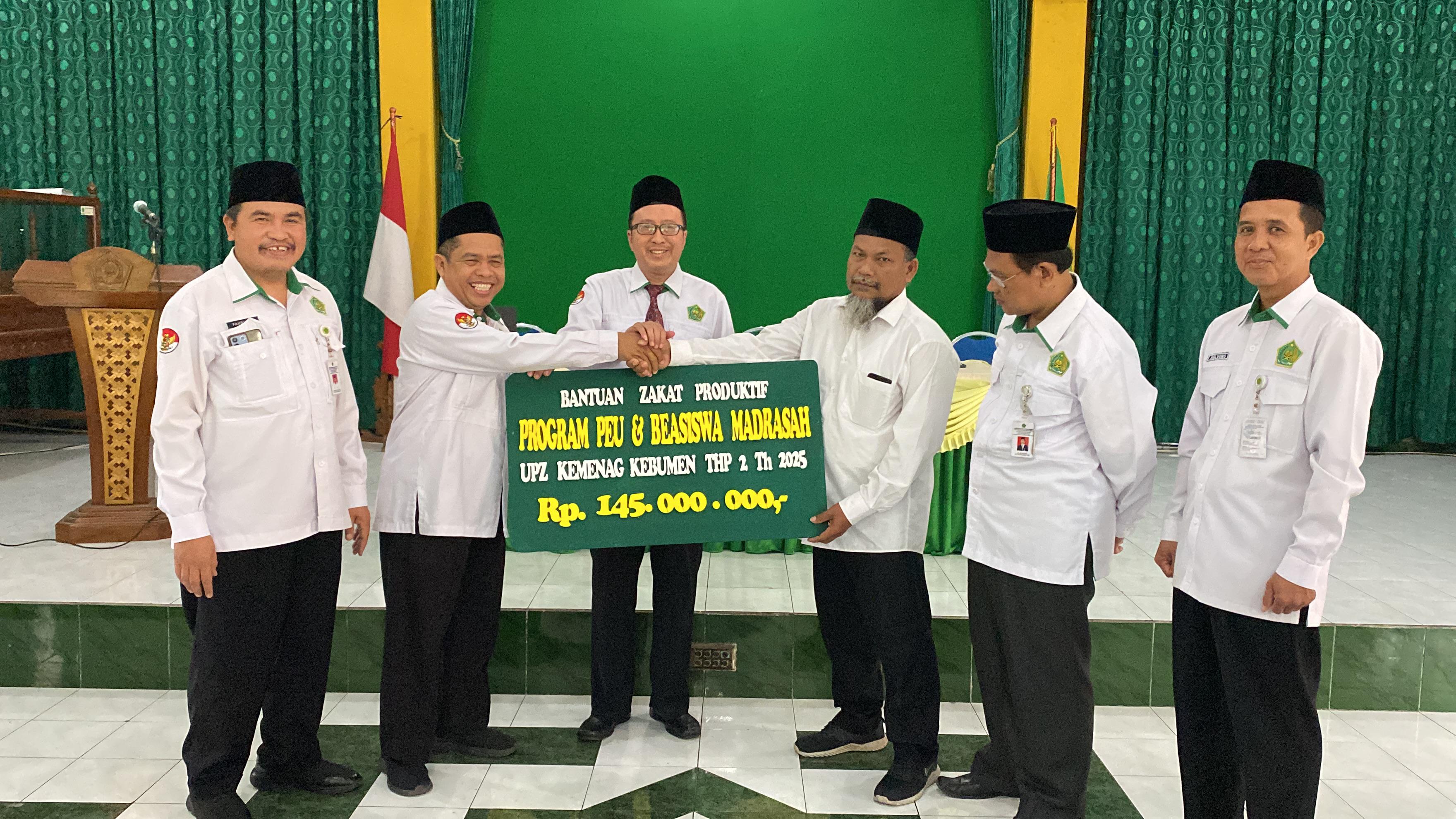 UPZ Kemenag Kebumen Salurkan Bantuan Rp 145 Juta 