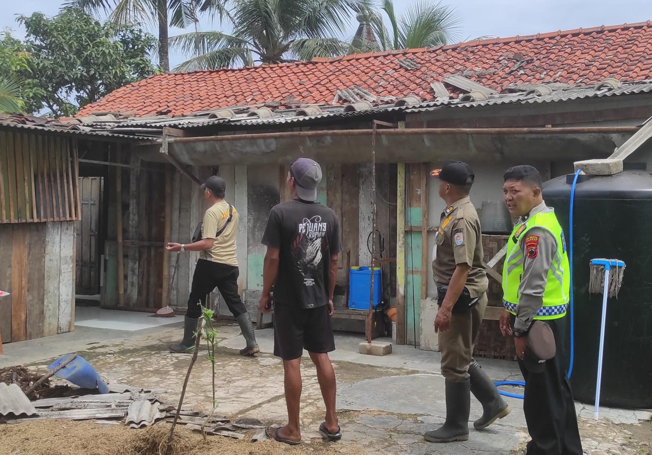 Angin Kencang Rusak Delapan Rumah di Kampunglaut dan Bantarsari Cilacap
