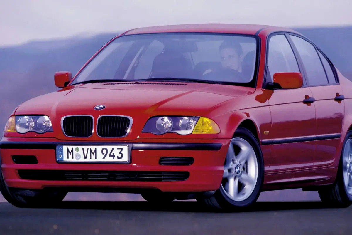 Mengenal Mobil BMW 318i, Mobil Legendaris dari Seri 3 Generasi Pertama BMW