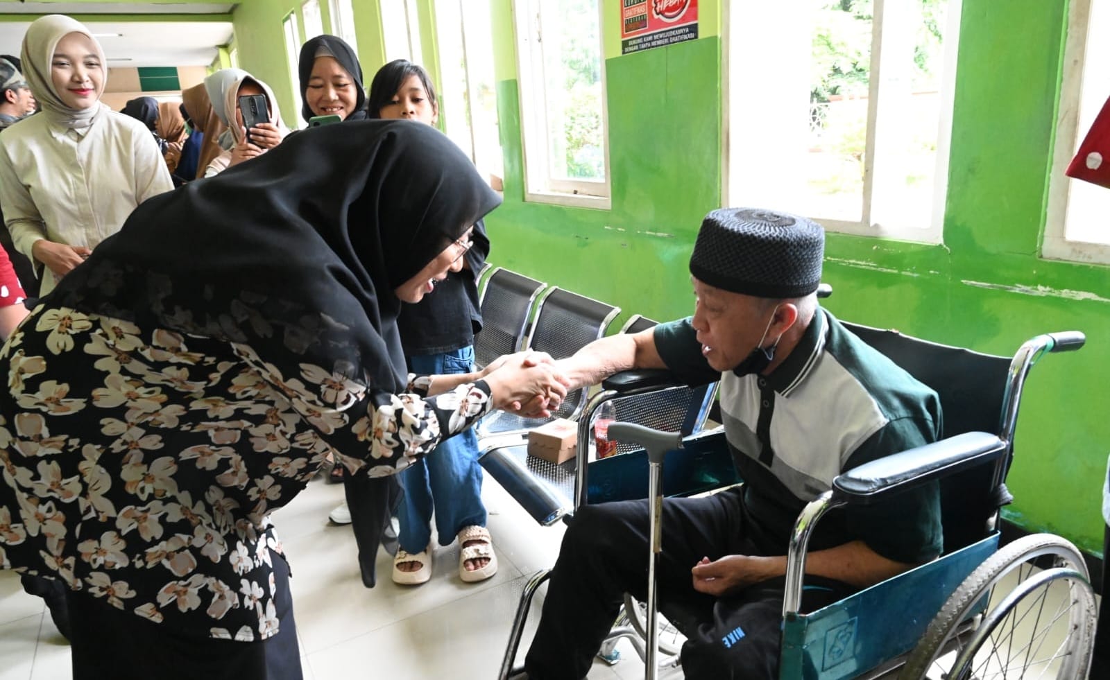 Ratusan Warga Banjarnegara Serbu Operasi Katarak Gratis