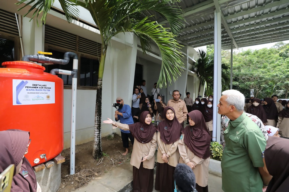 Bersama Kagama, Ganjar Beri Solusi Kekurangan Air di Ponpes Balikpapan