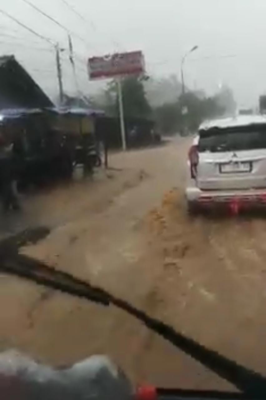  Jalan Raya Ajibarang - Tegal Banjir