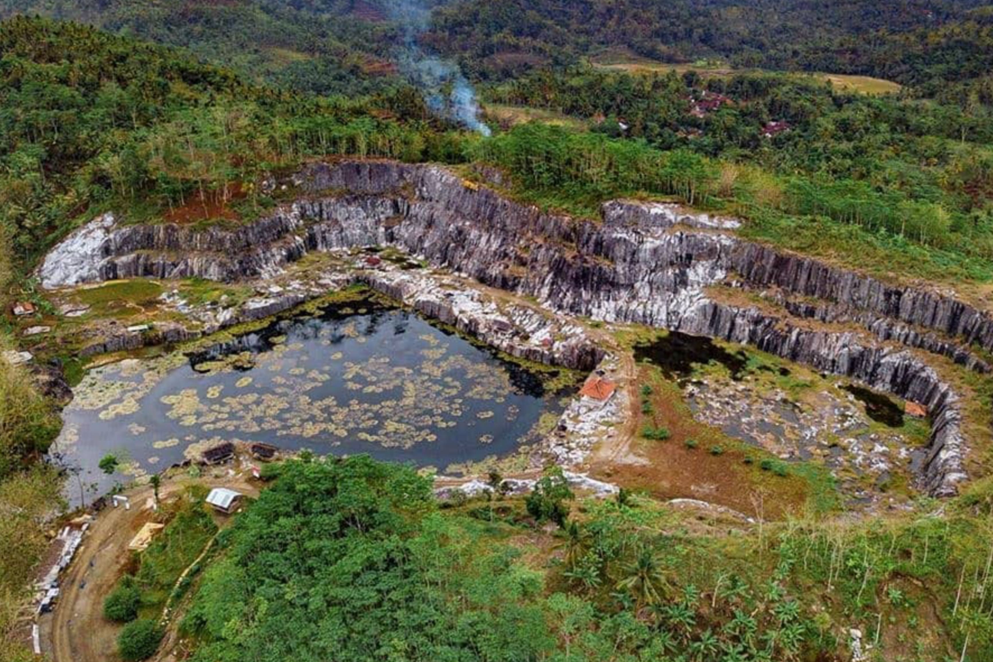 Petualangan Seru di Tampomas, Objek Wisata Batu Andesit Terbesar di Banjarnegara!