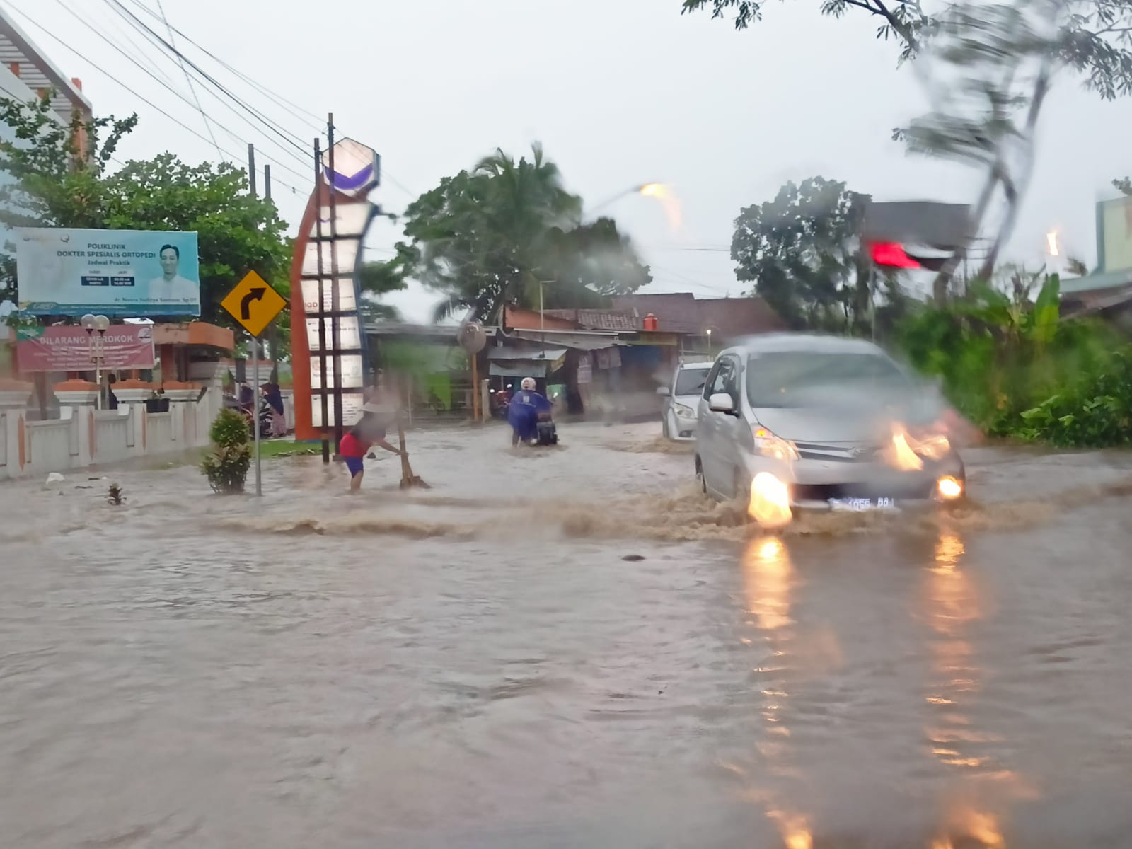 Hujan Hampir 2 Jam, Sejumlah Jalan Tergenang, Ini Titiknya