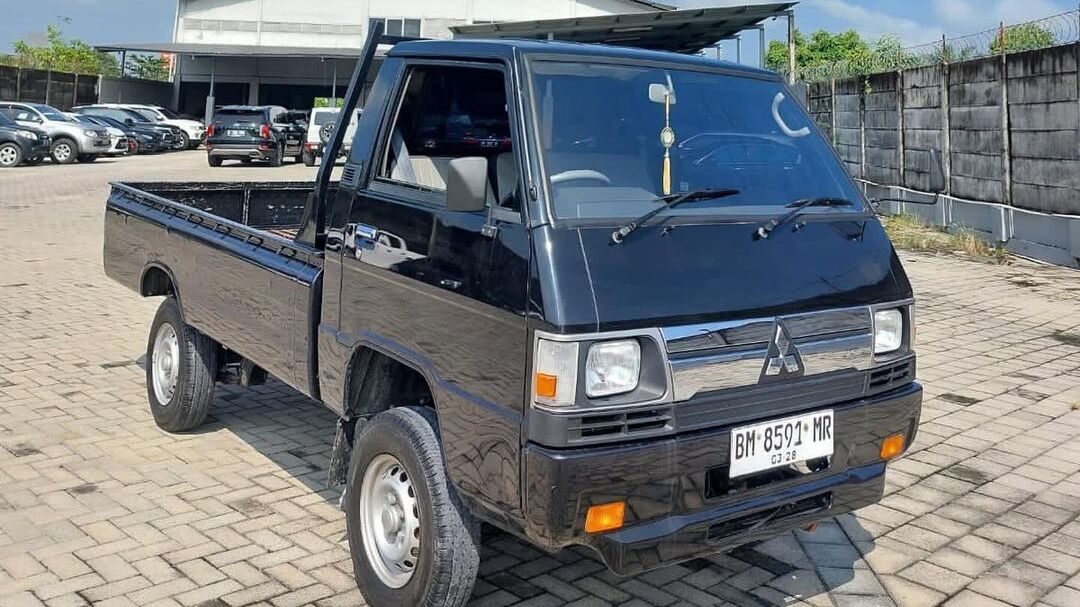 Pick Up L300, Mobil Tangguh yang Setia Temani Usaha dari Desa ke Kota