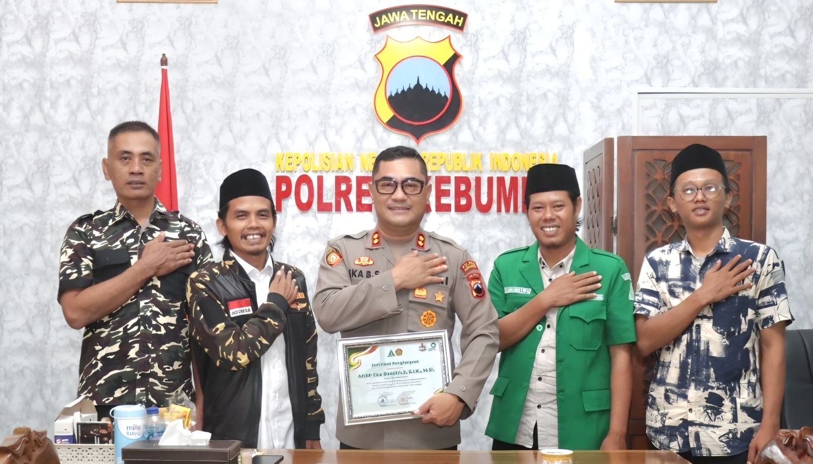 PC Ansor Kebumen Berikan Penghargaan Kepada Polres