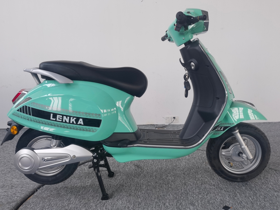 Motor Listrik Lenka Hiro Vespa Desain Klasik dengan Harga Hanya Rp 8 Jutaan 