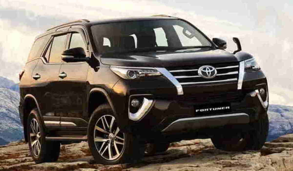 Beda Desain, Tapi Sama-Sama Tangguh? Ini Dia Mobil Toyota Fortuner Vs Suzuki Jimny