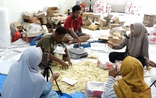 Capai 5 Ton Sehari, Media Sosial Dongkrak Penjualan Emping di Kebumen