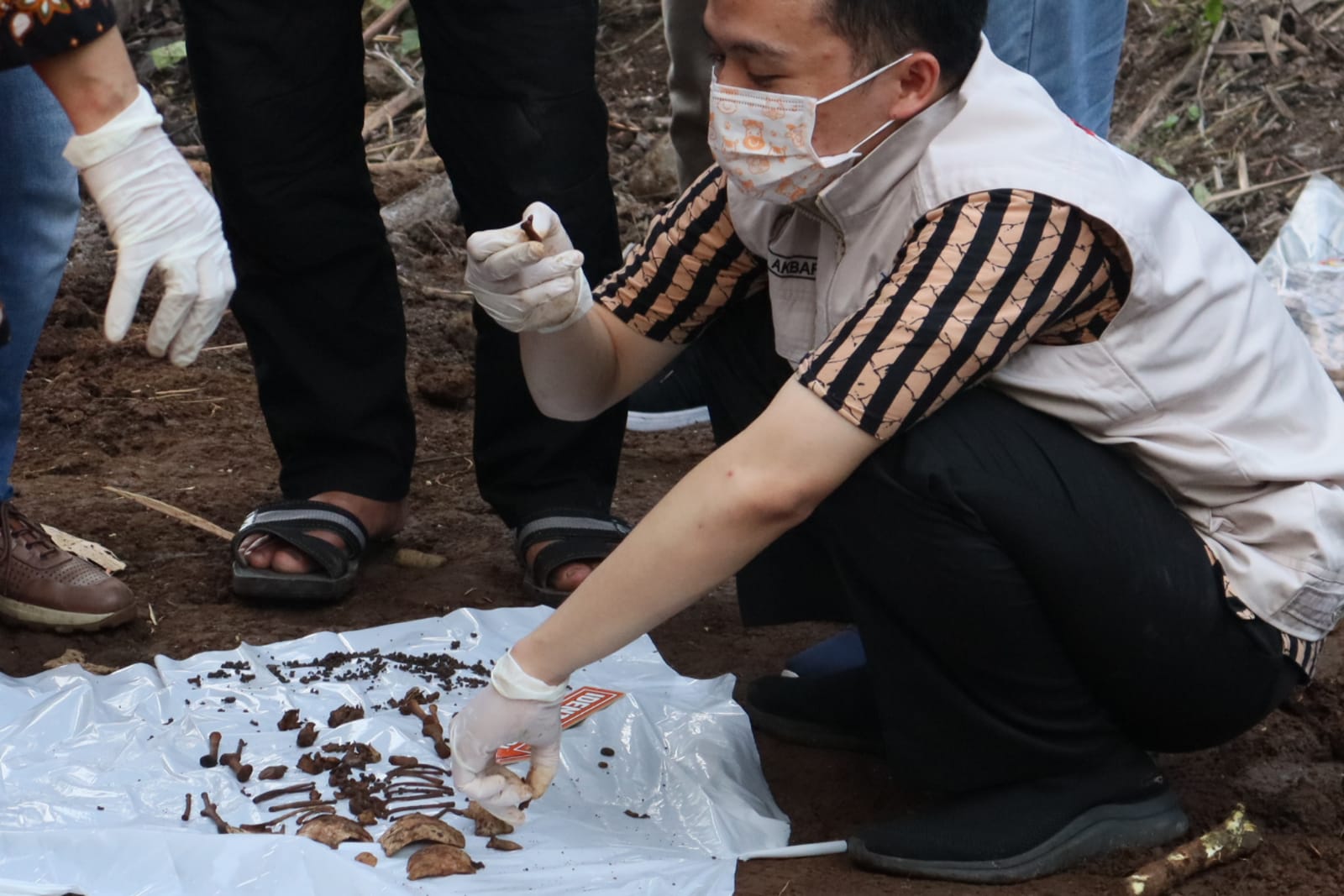 Ratakan Gundukan Tanah, Dua Pekerja di Purwokerto Temukan Tulang yang Diduga Kerangka Bayi 