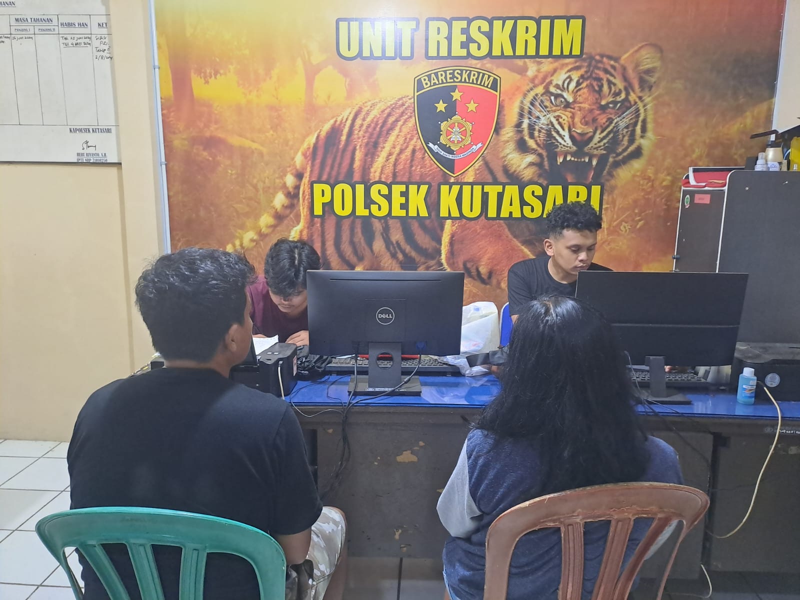 Tertangkap Tangan Mencuri di Minimarket, Suami Istri asal Jakarta Diamankan Polisi