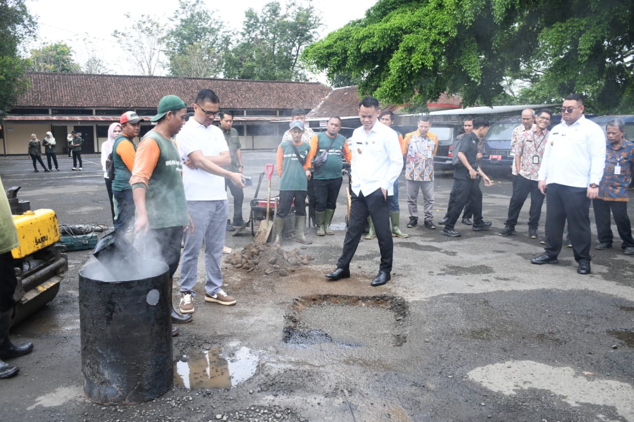 Bupati Purbalingga Minta Evaluasi Teknik Patching Aspal, Targetkan 90 Persen Jalan Mantap