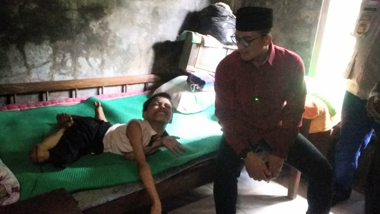 Pj Bupati Banyumas Fasilitasi Disabilitas Lumpuh di Nusadadi untuk Fisioterapi