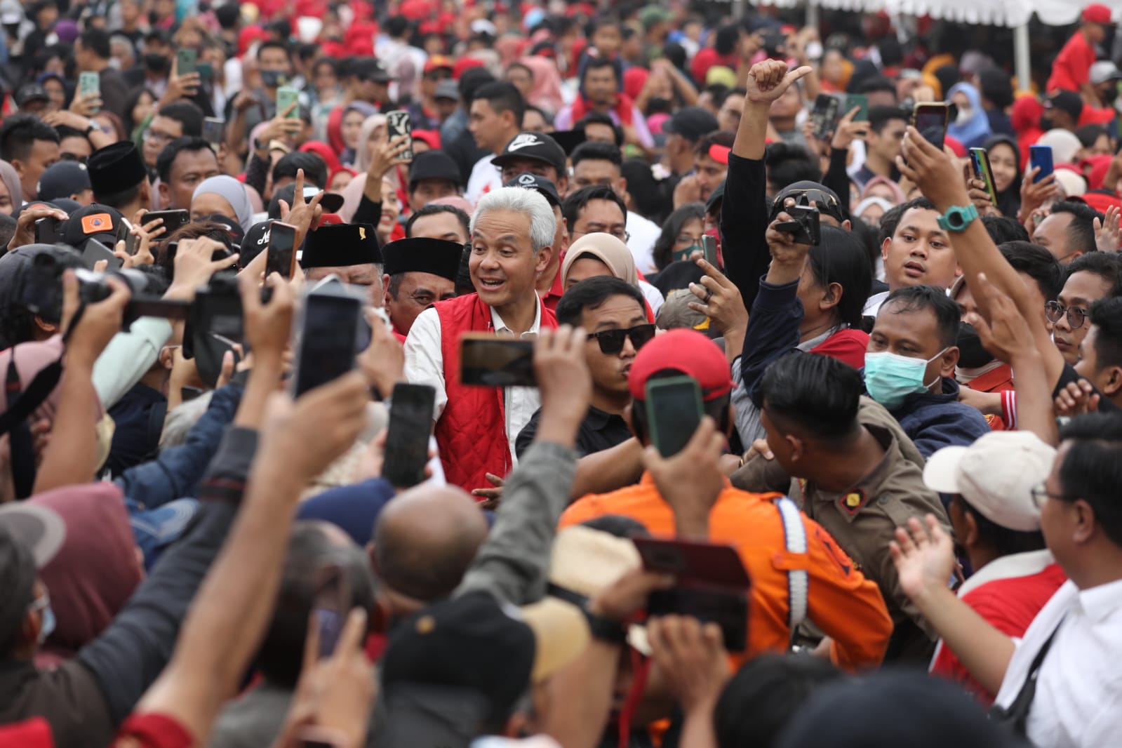 Antusiasnya Warga Surabaya Sambut Ganjar; Pak Aku Bocahmu