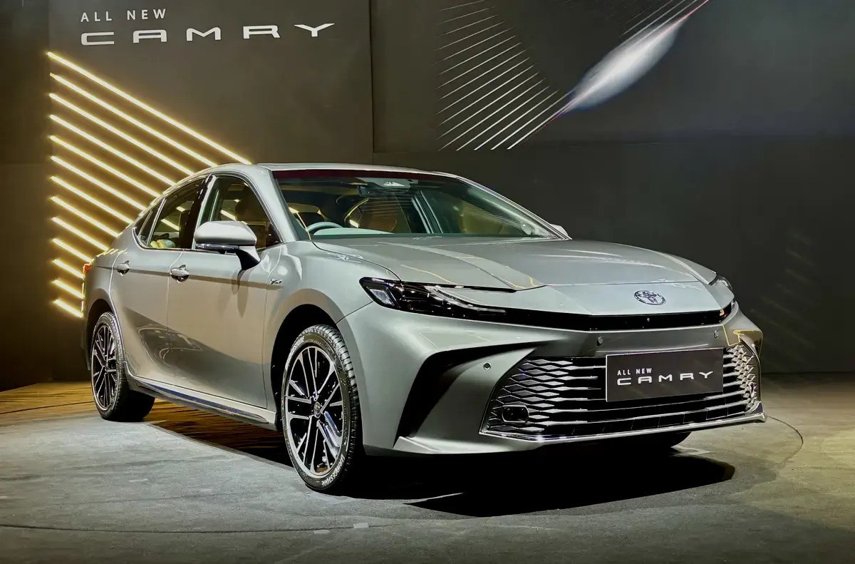 Toyota New Camry 2025: Sedan Modern yang Elegan, Efisien, dan Siap Tampil Beda