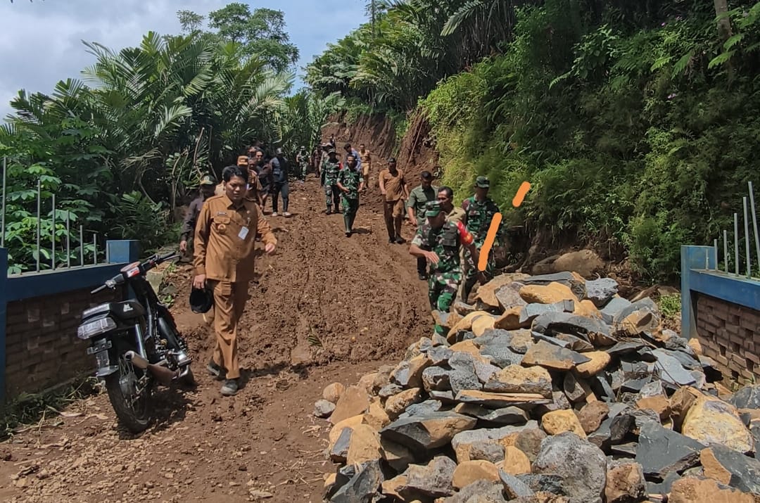 TMMD Buka Jalan Pagentan–Watumalang, Akses Dua Kabupaten Makin Dekat