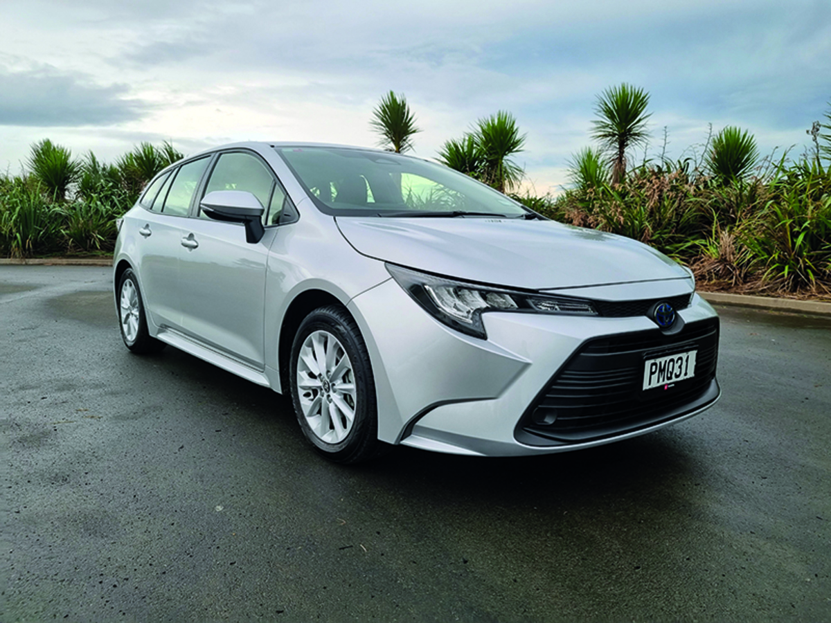 Toyota Corolla GX Hybrid, Mobil Hemat BBM yang Tetap Tampil Stylish dan Modern