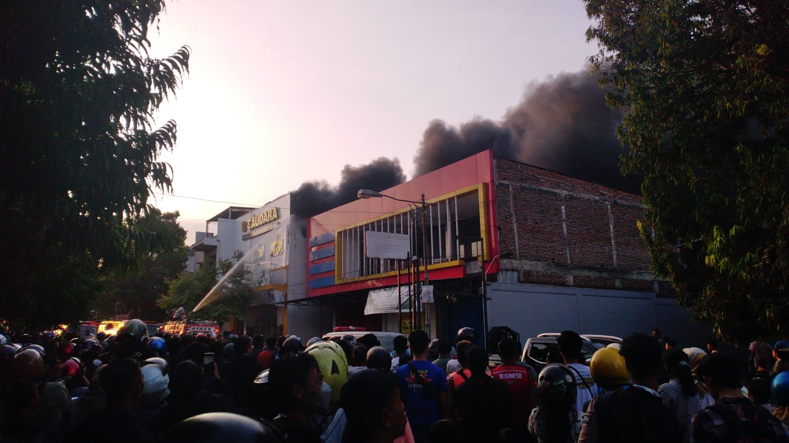 Kebakaran Hebat Landa Toko Kelontong 8 Saudara di Purbalingga, 5 Kendaraan Pemadam Dikerahkan