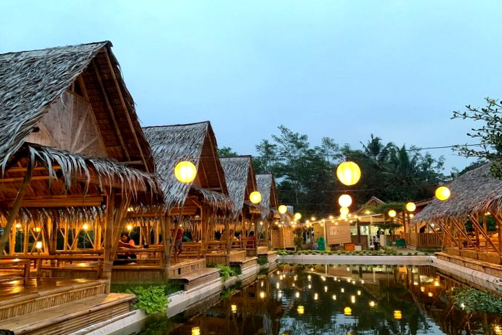 Kulineran Unik di Saung Tepi Sawah Purwokerto