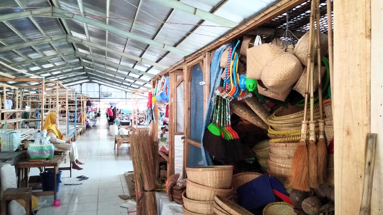 30 Pedagang di Pasar Wijahan Banyumas Bertahan Jualan Meski Kurang Ramai Pembeli
