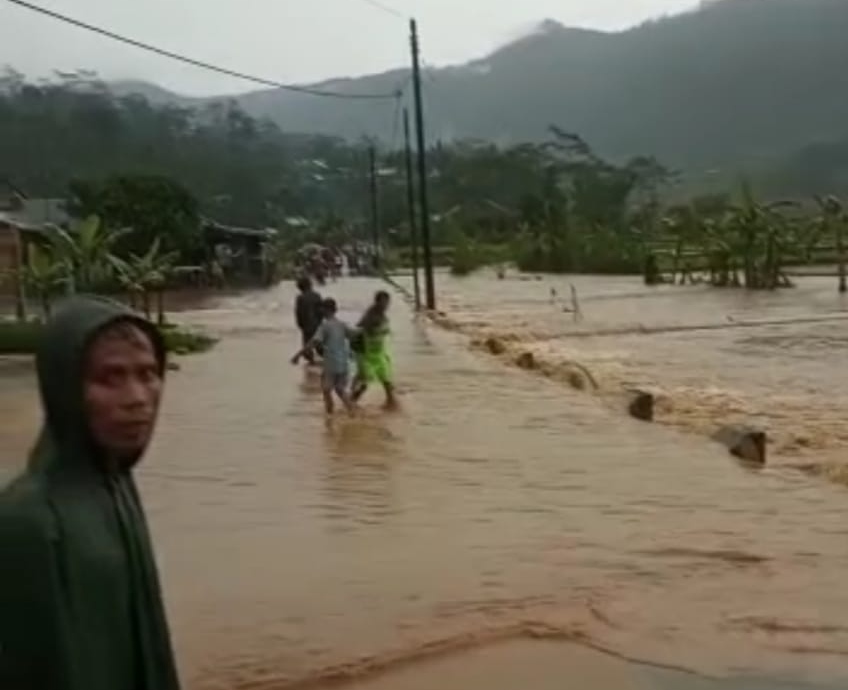 Sungai Laban Purbalingga Meluap, Desa Sanguwatang dan Karangjambu Tergenang