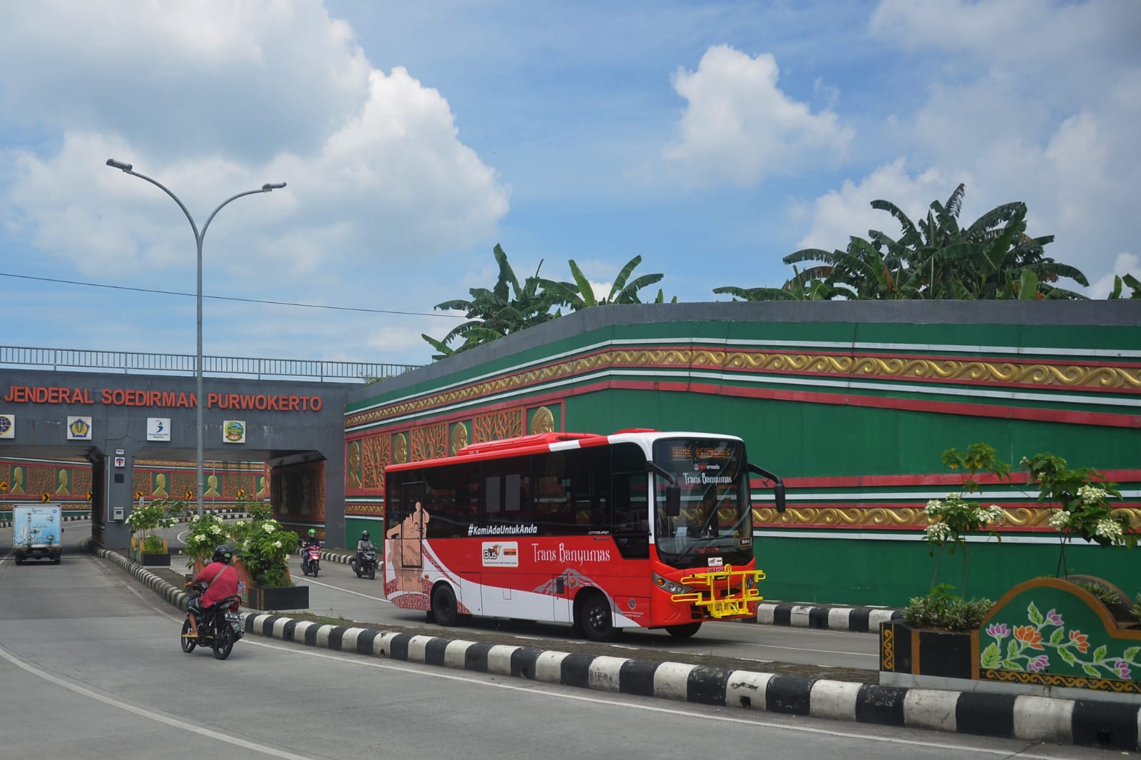 Trans Banyumas Berhenti, Awak Menanti, Pelajar Ikut Terdampak