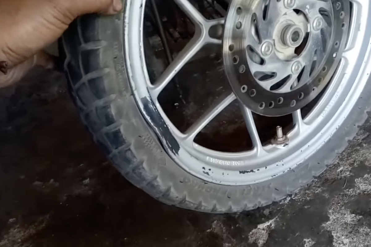 Wajib Tahu! 6 Penyebab Utama Velg Motor Matic Menjadi Penyok