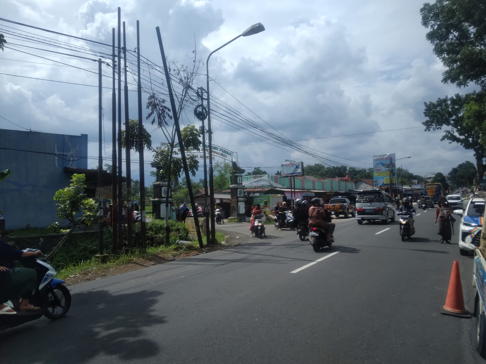 Pasang Tiang Jaringan Selular Lima Pekerja Tersengat Listrik Tegangan Tinggi, Satu Meninggal Dunia