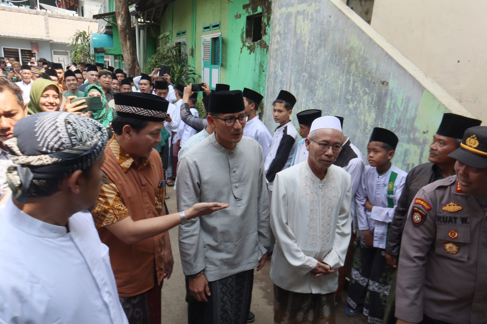 Sandiaga Uno Mampir ke Ponpes di Kedungbanteng Banyumas, Dorong Santri Kembangkan UMKM