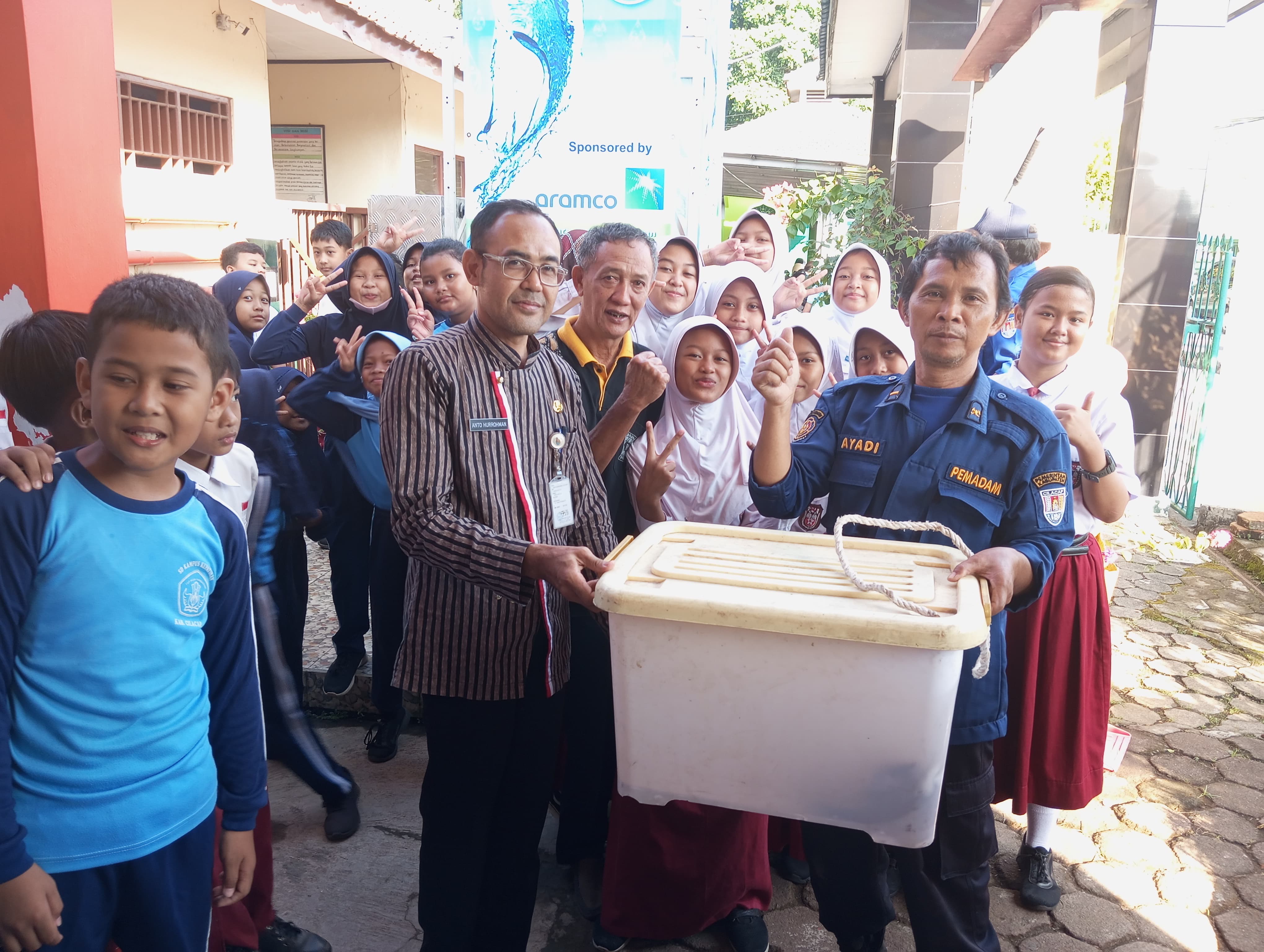 Guru dan Siswa SD Kepatihan 02 Cilacap Panik Ada Musang Masuk Perpustakaan 