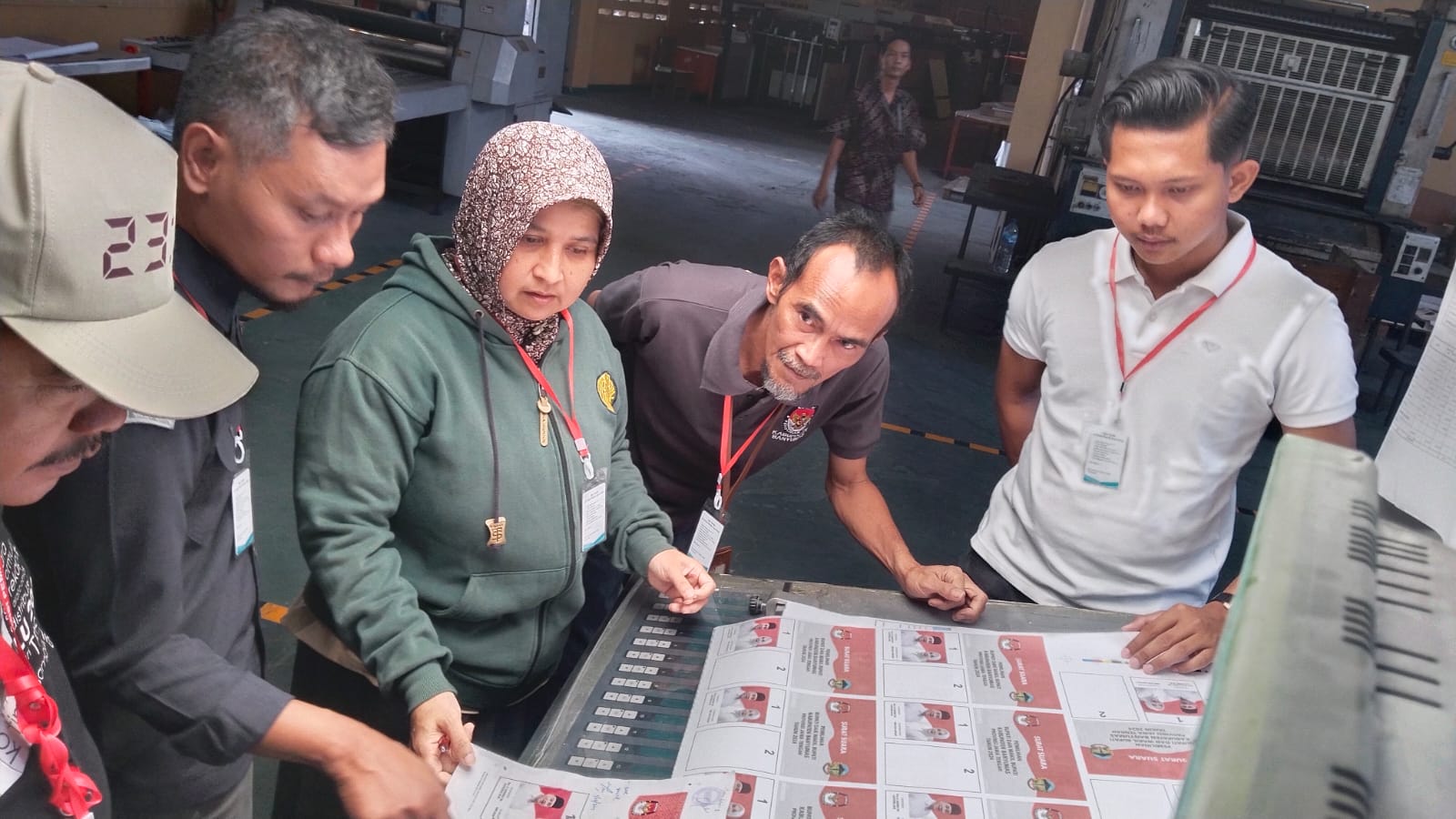 Bawaslu Banyumas Turun Langsung Awasi Proses Cetak Surat Suara di Bogor, Masih Ditemukan Ketidaksesuaian 