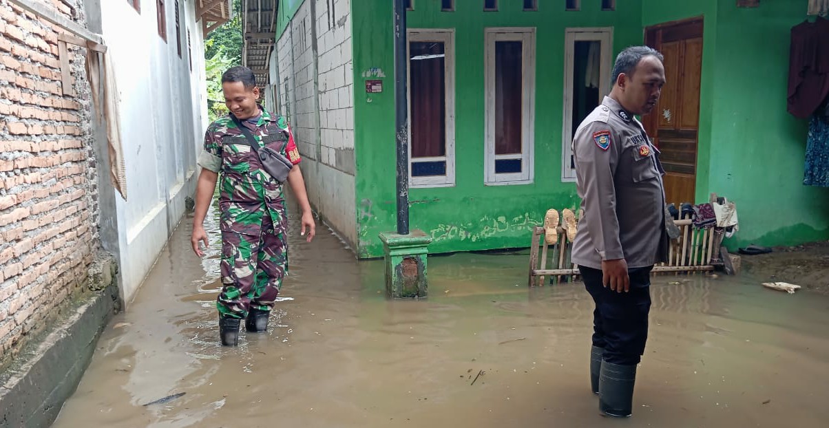 24 Rumah di Desa Sirau Terdampak Banjir