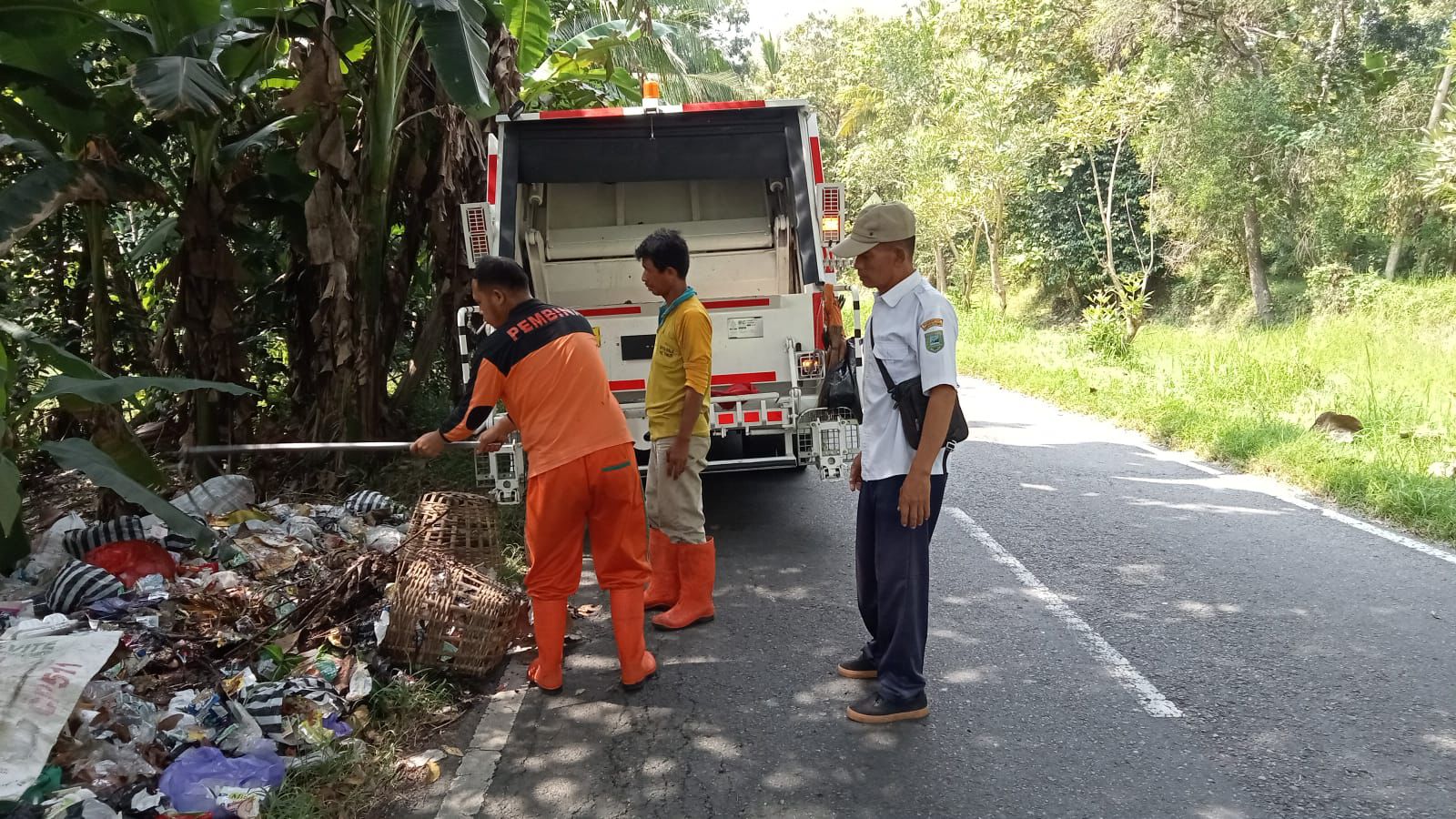DLHKP Kebumen Lakukan Pengangkutan Sampah Massal