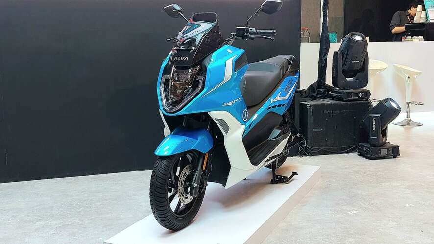 Motor Listrik Alva One dengan Warna Edgie Turquoise, Handal di Jalan Menanjak