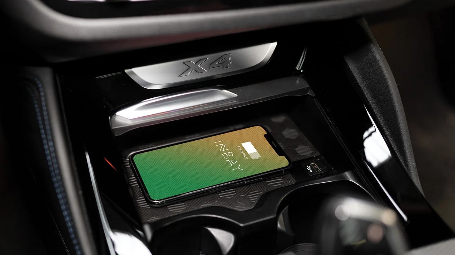 5 Kelebihan Wireless Charging di BMW Bikin Pengguna Mobil Lain Iri!