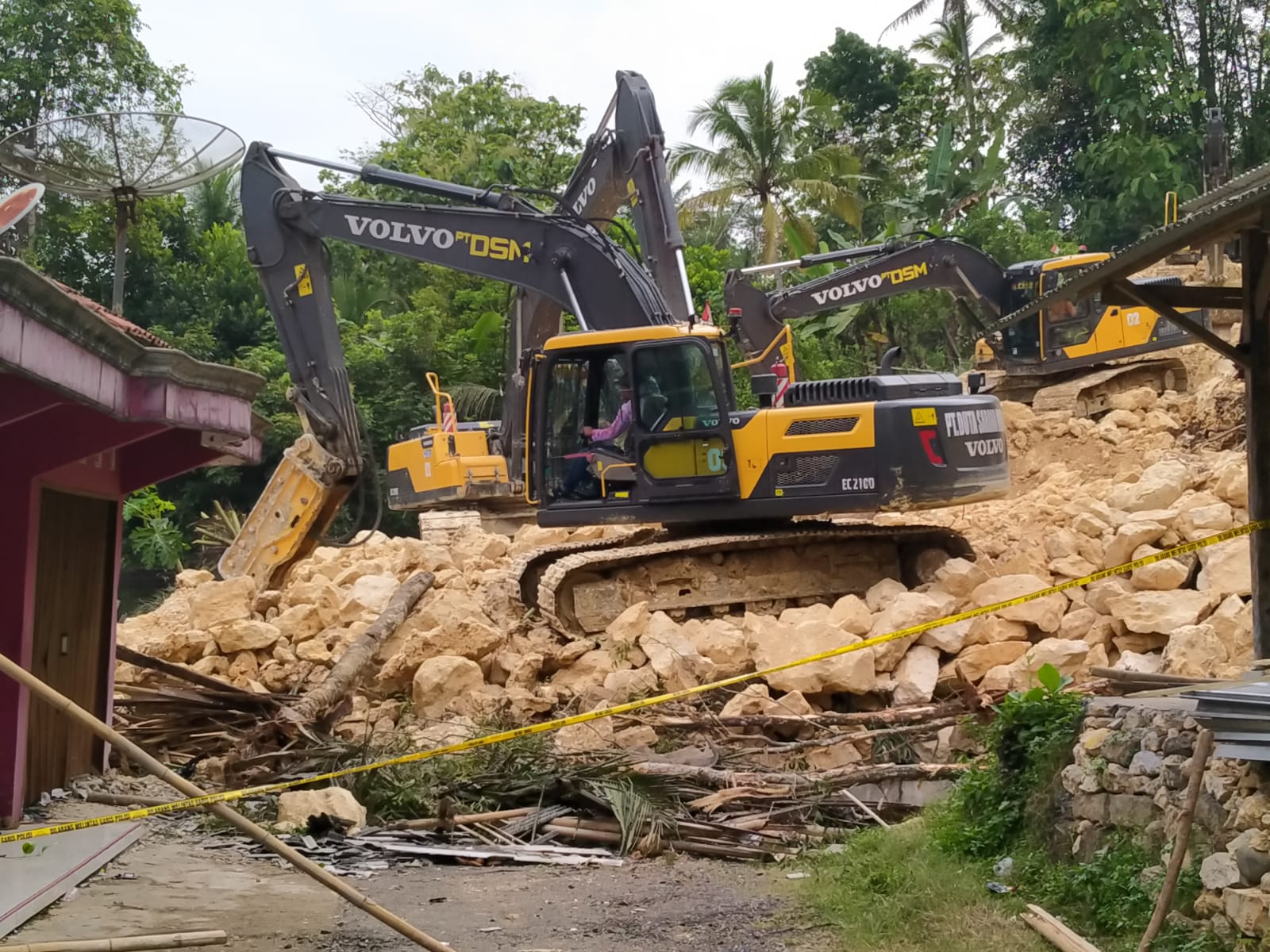 Sepuluh Rumah Warga Di Tiga RT Ikut Terancam Longsor