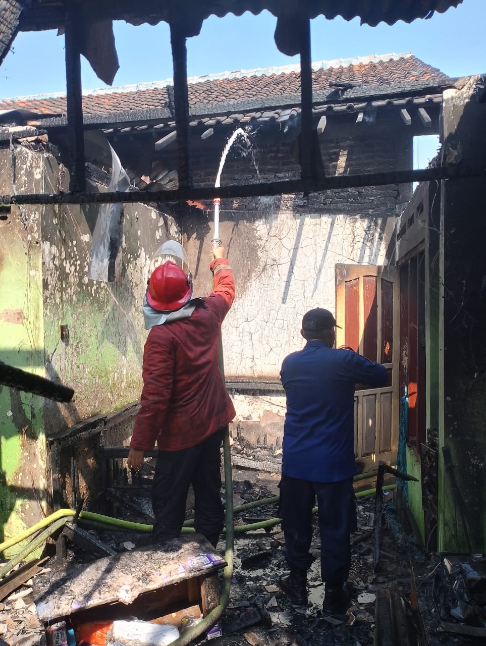 Dua Rumah Warga Karangsoka Terbakar, Diduga Akibat Korsleting Listrik