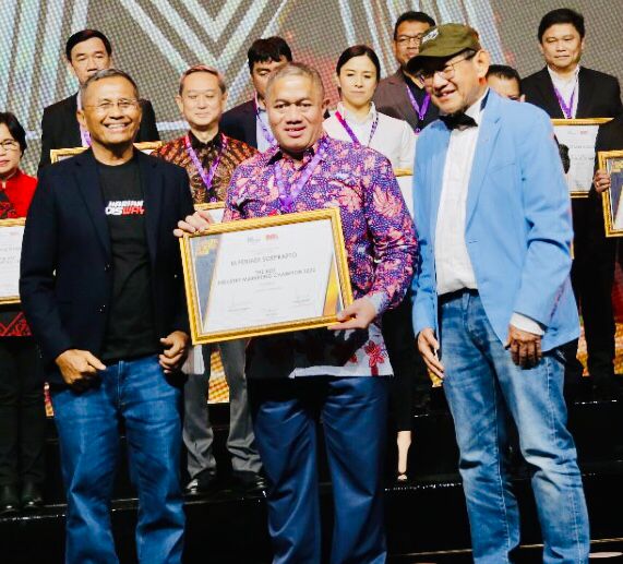 JNE Raih Penghargaan The Best Industry Marketing Champion 2022 Logistics Category