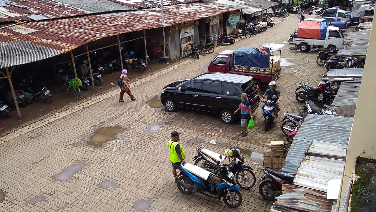 Jukir Pasar Sumpiuh Berdayakan Warga Sekitar 