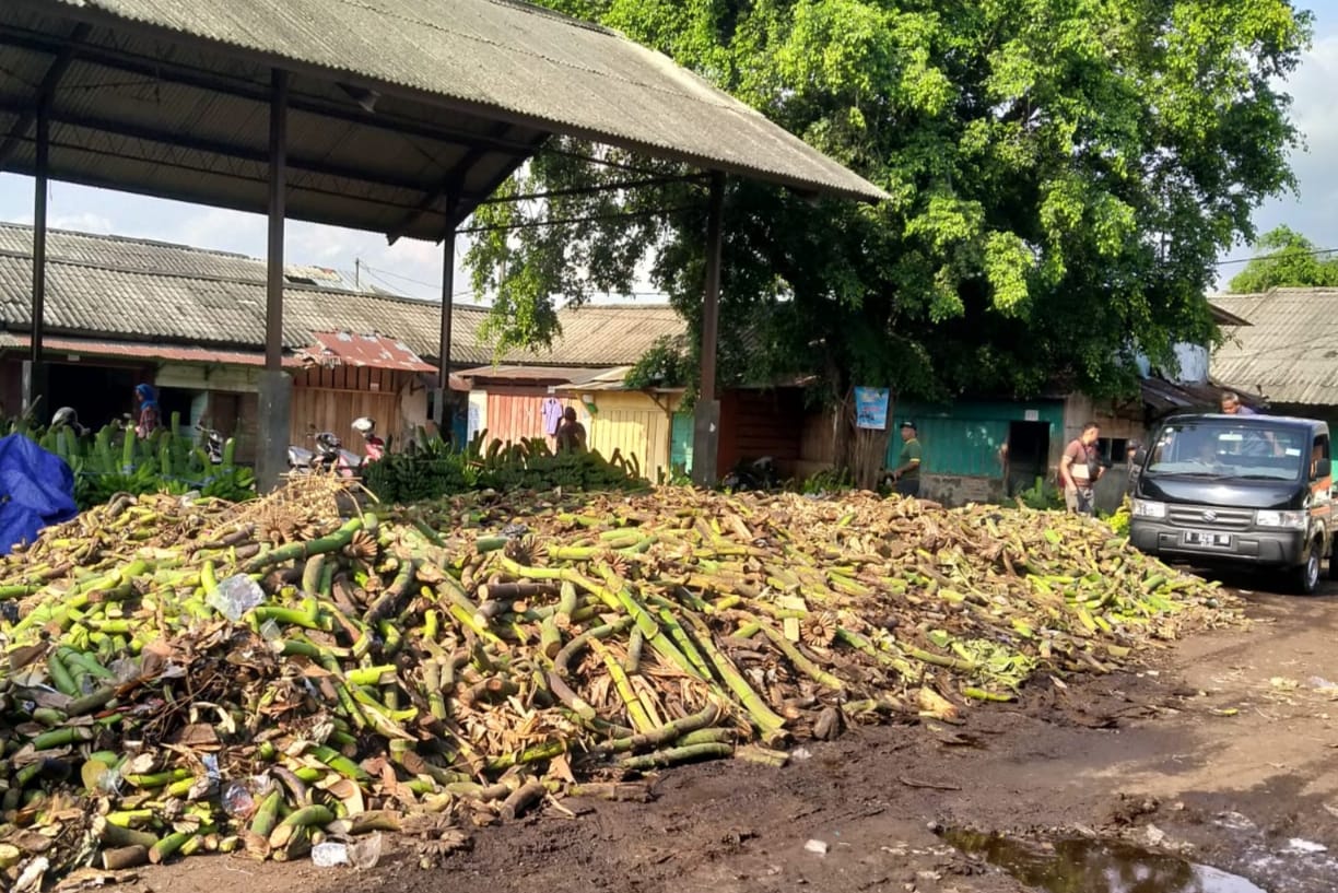 Pedagang Pasar Pisang Keluhkan Berulangnya Tumpukan Sampah Bonggol