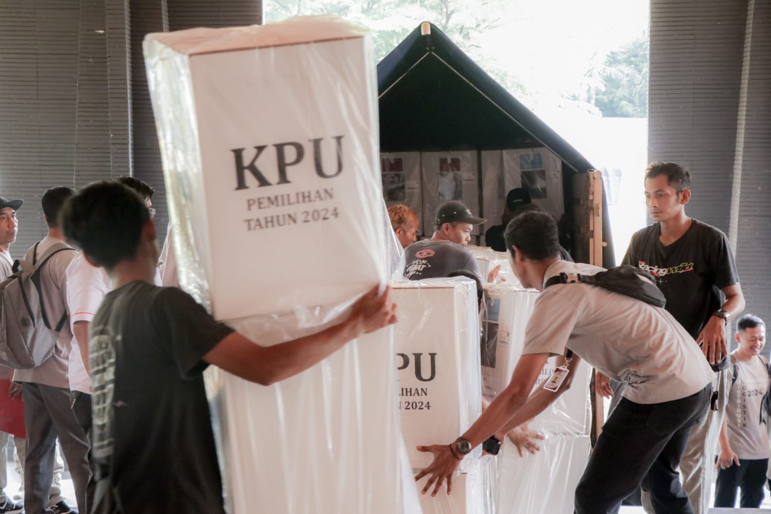 KPU Banjarnegara Mulai Distribusikan Kotak Suara Pilkada 2024