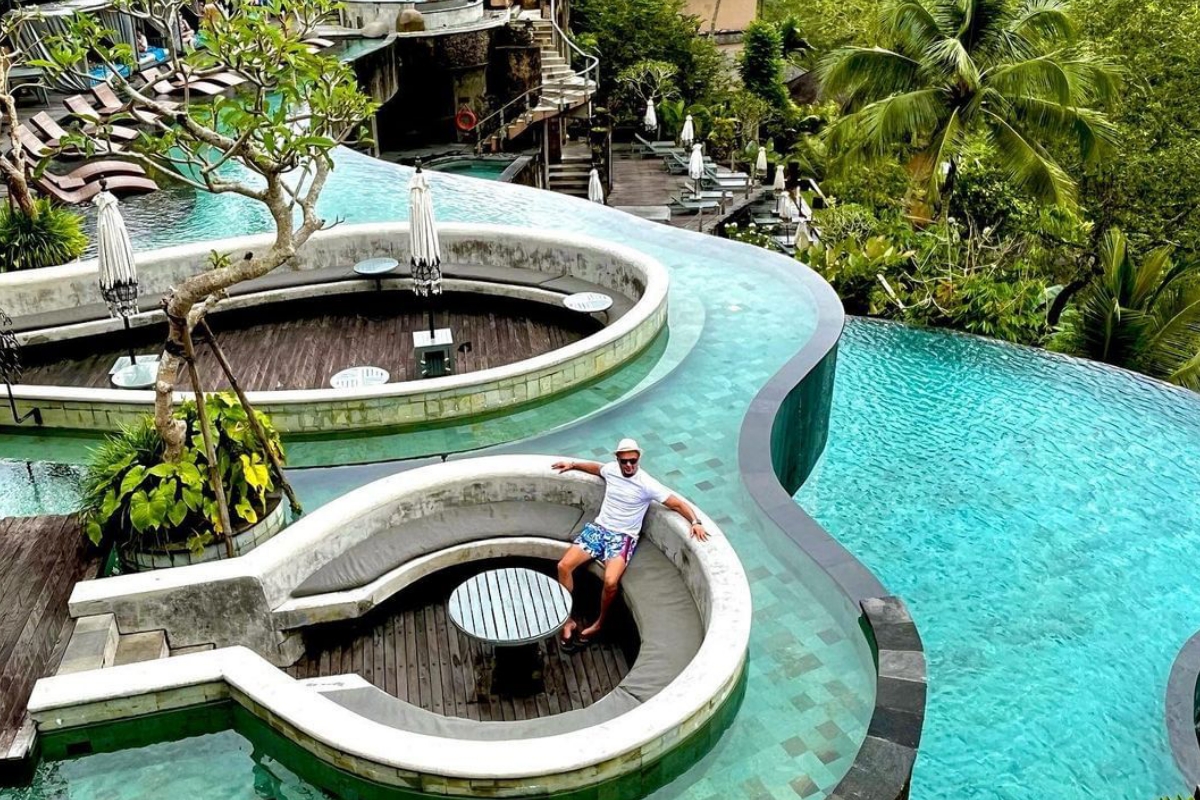 5 Hotel dengan Sunken Seating Pool yang Memukau di Indonesia