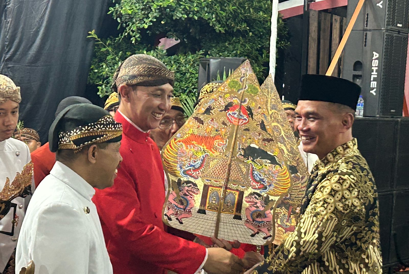 Ketua DPRD Jateng Sumanto Pentaskan Wayang Kulit 30 Jam Nonstop dengan 23 Dalang