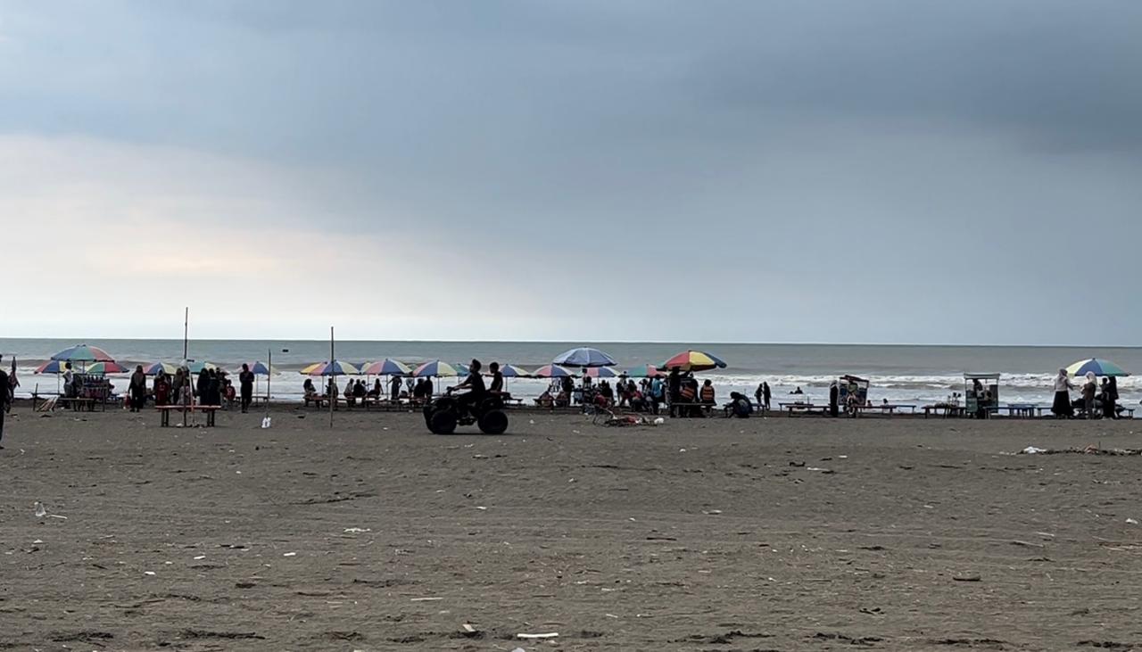 Pantai Jetis Nusawungu Diserbu 37.743 Wisatawan Saat Libur Nataru