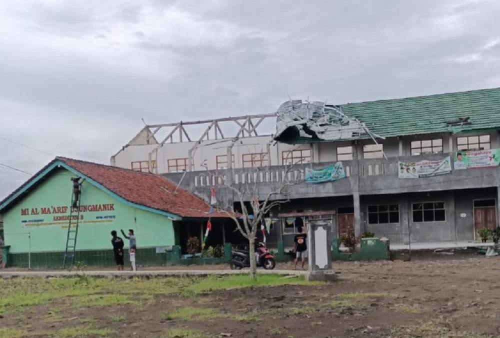 Angin Kencang Terjang 2 Desa di Kecamatan Kawunganten, 91 Rumah Porak Poranda
