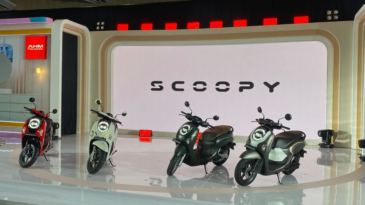 Simak Harga dan Spesifikasi Honda Scoopy 2025: Motor Favorit Para Wanita!